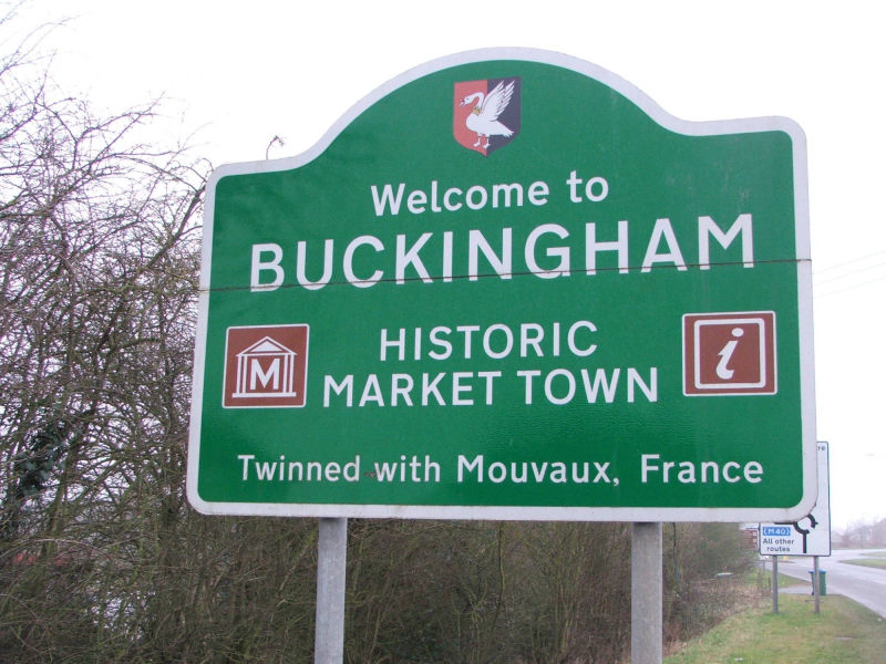 welcome post signage 