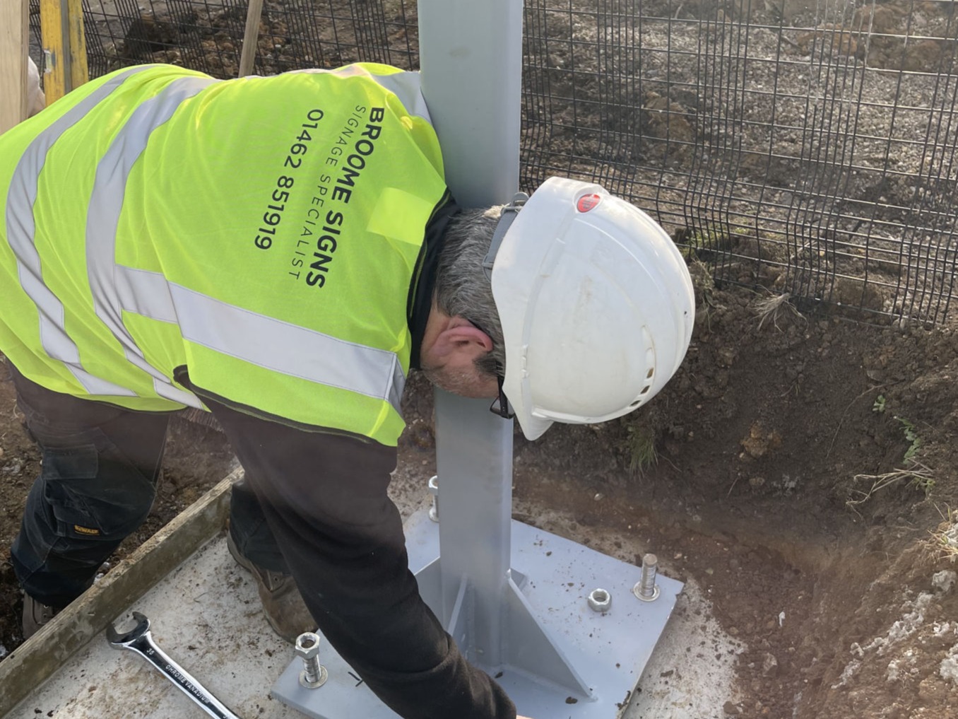 SIGNAGE INSTALLATION